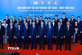 Thủ tướng Lê Minh Hưng với các đại biểu tham dự Diễn đàn Hợp tác địa phương Việt Nam-Nhật Bản năm 2026 tại thành phố Huế. (Ảnh: Dương Giang/TTXVN)