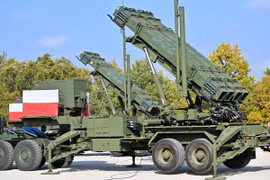 Hệ thống phòng thủ tên lửa đất đối không Patriot MIM-104 của Mỹ tại trung tâm huấn luyện ở Torun, Ba Lan. (Ảnh: PAP/TTXVN)