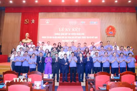 Lãnh đạo Viện Kiểm sát Nhân dân Tối cao, Thông tấn xã Việt Nam, Đài Truyền hình Việt Nam, Báo Nhân Dân, Đài Tiếng nói Việt Nam cùng các đại biểu. (Ảnh: Phạm Kiên/TTXVN)