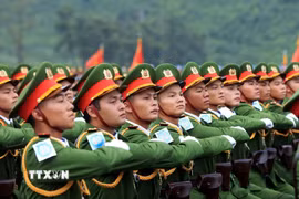 Mỗi bước trưởng thành, mỗi chiến công của lực lượng Công an nhân dân đều gắn với những chặng đường lịch sử của đất nước, với sự nghiệp bảo vệ Đảng, Nhà nước, chế độ và cuộc sống bình yên, hạnh phúc của Nhân dân. (Ảnh: Tuấn Anh/TTXVN)