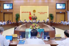 Toàn cảnh bế mạc Phiên họp thứ 4 của Ủy ban Thường vụ Quốc hội
