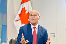 Đại sứ Canada tại Việt Nam Jim Nickel trả lời phỏng vấn của phóng viên Thông tấn xã Việt Nam. (Ảnh: Việt Đức/TTXVN)