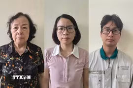 Các đối tượng trong vụ án tại cơ quan công an. (Ảnh: TTXVN phát)
