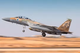 Máy bay chiến đấu Israel cất cánh tại một địa điểm không xác định để tiến hành chiến dịch nhằm vào các mục tiêu của Houthi ở Yemen, ngày 5/5/2025. (Ảnh: THX/TTXVN)