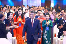 Thủ tướng Lê Minh Hưng dự Lễ kỷ niệm 20 năm thành lập Hiệp hội Doanh nghiệp nhỏ và vừa Việt Nam. (Ảnh: Dương Giang/TTXVN)