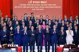 Tổng Bí thư, Chủ tịch nước Tô Lâm, các đại biểu và học viên là các đồng chí Ủy viên Trung ương. (Ảnh: Thống Nhất/TTXVN)