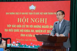 Bộ trưởng Bộ Ngoại giao Lê Hoài Trung tiếp xúc cử tri tại Huế. (Ảnh: Mai Trang/TTXVN)