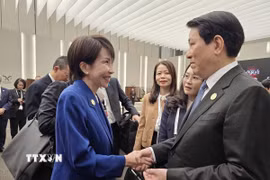 Chủ tịch nước Lương Cường gặp Thủ tướng Nhật Bản Takaichi Sanae. (Ảnh: TTXVN phát)