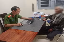 Lực lượng Công an mời làm việc đối với trường hợp L.V.T. (sinh năm 1960), trú phường Cư Bao. (Nguồn: Công an tỉnh Đắk Lắk)