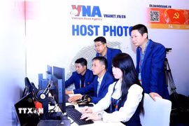 Phóng viên TTXVN tác nghiệp tại Đại hội XIV của Đảng. (Nguồn: TTXVN)