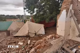 Cảnh đổ nát tại trung tâm y tế ở El Fasher, Bắc Darfur, Sudan sau vụ tấn công của Lực lượng Hỗ trợ Nhanh (RSF). (Ảnh: THX/TTXVN)