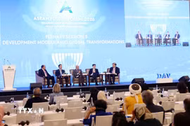 Các diễn giả tại phiên toàn thể 5 trong khuôn khổ Diễn đàn Tương lai ASEAN 2026. (Ảnh: An Đăng/TTXVN)