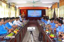 Quang cảnh trao đổi kinh nghiệm hoạt động công đoàn tại Công đoàn cơ sở Bệnh viện Đa khoa tỉnh Điện Biên. (Ảnh: TTXVN phát)