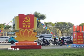 Các khu vực công cộng ở thành phố Đà Nẵng được trang hoàng các cụm panô chào mừng Đại hội đại biểu toàn quốc lần thứ XIV của Đảng. (Ảnh: Trần Lê Lâm/TTXVN)