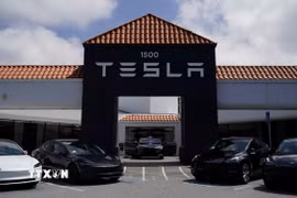 Đại lý của Tesla ở California, Mỹ. (Ảnh: THX/TTXVN)