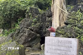 Di tích lịch sử cách mạng cấp Quốc gia hang Co Phương có địa chỉ tại Bản Sại, xã Phú Lệ. (Ảnh: Hoa Mai/TTXVN)