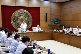 Chủ tịch Quốc hội Trần Thanh Mẫn và các Phó Chủ tịch Quốc hội làm việc với Văn phòng Quốc hội chiều 18/5/2026. (Ảnh: Doãn Tấn/TTXVN)