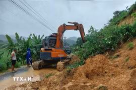 Một điểm sạt lở tại Thanh Hóa. (Ảnh: TTXVN phát)