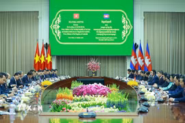 Thủ tướng Lê Minh Hưng hội đàm với Thủ tướng Vương quốc Campuchia Hun Manet. (Ảnh: Dương Giang/TTXVN)