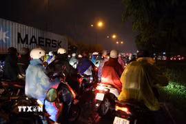 Các phương tiện ùn ứ trên đại lộ Võ Nguyên Giáp (Thành phố Hồ Chí Minh). (Ảnh: Hồng Đạt/TTXVN)