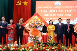 Lãnh đạo tỉnh Lạng Sơn chúc mừng thành công Đại hội Đảng bộ Mặt trận Tổ quốc Việt Nam tỉnh Lạng Sơn lần thứ nhất, nhiệm kỳ 2025-2030. (Ảnh: Văn Đạt/TTXVN)