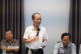 Ông Lê Xuân Trung, Phó Tổng Biên tập Báo Điện tử Tuổi Trẻ phát biểu tại tọa đàm. (Ảnh: Hữu Duyên/TTXVN)