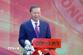 Tổng Bí thư, Chủ tịch nước Tô Lâm phát biểu chúc mừng Câu lạc bộ bóng đá Công an Hà Nội. (Ảnh: Phạm Kiên/TTXVN)