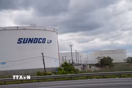 Các bể chứa dầu tại New Jersey, Mỹ. (Ảnh: Kyodo/TTXVN phát)