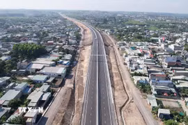 Cao tốc Biên Hòa-Vũng Tàu đoạn qua thành phố Đồng Nai. (Ảnh: Công Phong/TTXVN)