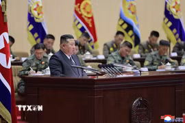 Nhà lãnh đạo Triều Tiên Kim Jong Un phát biểu tại Hội nghị chỉ huy cấp đại đội lần thứ 3 của Quân đội Nhân dân Triều Tiên ở thủ đô Bình Nhưỡng. (Ảnh: KCNA/TTXVN phát)