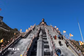 Khu du lịch tâm linh trên đỉnh Fansipan. (Ảnh: Quốc Khánh/TTXVN)