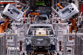 Dây chuyền lắp ráp xe điện ID.3 của Volkswagen tại nhà máy ở Zwickau, miền Tây Đức. (Ảnh: Spiegel/TTXVN)