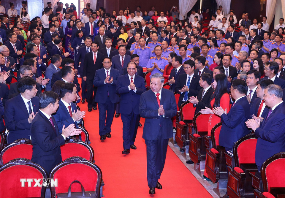 Tổng Bí thư Tô Lâm, Thủ tướng Phạm Minh Chính và các đồng chí Lãnh đạo, nguyên Lãnh đạo Đảng, Nhà nước đến dự Đại hội. (Ảnh: Văn Điệp/TTXVN)