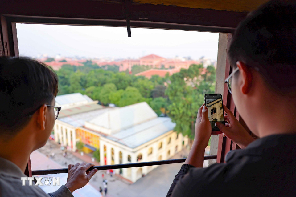 “Ký ức Cột cờ” là bước đi cụ thể trong chiến lược phát huy giá trị Khu di sản Hoàng thành Thăng Long-Hà Nội, gắn bảo tồn với phát triển du lịch bền vững, từng bước xây dựng di sản trở thành không gian văn hóa sống trong đời sống đương đại. (Ảnh: Thanh Tùng/TTXVN)