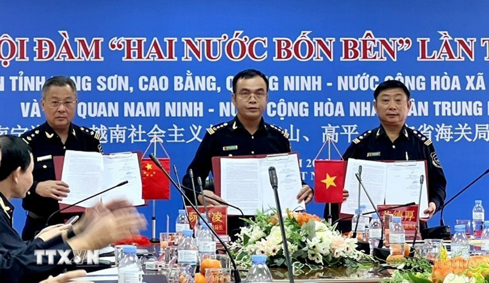 Ngày 18/11/2022, tại trụ sở Cục Hải quan tỉnh Lạng Sơn diễn ra Hội đàm “hai nước bốn bên” lần thứ 8, năm 2022 giữa Cục Hải quan ba tỉnh Lạng Sơn, Cao Bằng, Quảng Ninh (Việt Nam) và Hải quan Nam Ninh (Trung Quốc) theo hình thức trực tuyến. (Ảnh: Quang Duy/TTXVN)