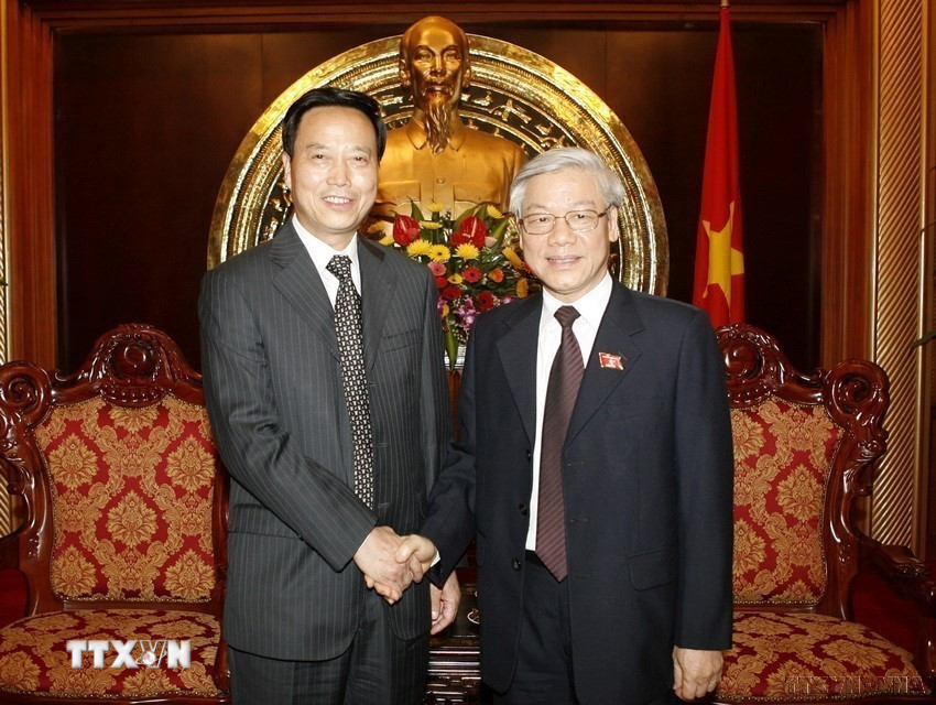 Chủ tịch Quốc hội Nguyễn Phú Trọng tiếp Chủ nhiệm Ủy ban Pháp luật Quốc hội Trung Quốc Hồ Khang Sinh (10/9/2009). (Ảnh: Trí Dũng/TTXVN)