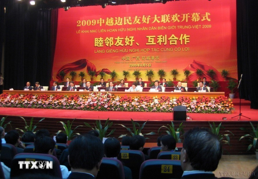 Lễ khai mạc Liên hoan hữu nghị nhân dân biên giới Trung Quốc - Việt Nam năm 2009. (Ảnh: TTXVN phát)