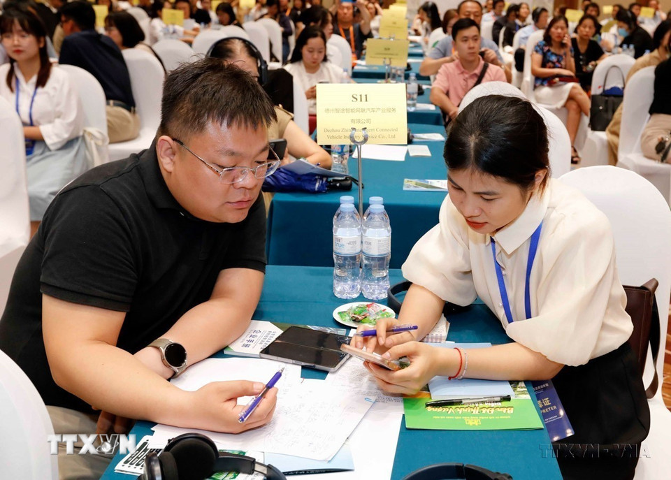 Gần 100 doanh nghiệp tham gia Hội nghị Xúc tiến Thương mại, Đầu tư và kết nối giao thương giữa doanh nghiệp Việt Nam và Trung Quốc do Cục Xúc tiến Thương mại (Bộ Công Thương) phối hợp với Uỷ ban Xúc tiến thương mại Tứ Xuyên (Trung Quốc) tổ chức (5/4/2024). (Ảnh: Trần Việt/ TTXVN)