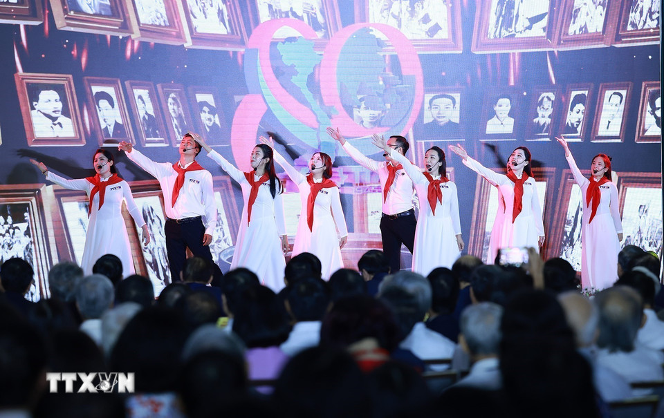 Chương trình nghệ thuật chào mừng Lễ kỷ niệm 80 năm Ngày truyền thống Thông tấn xã Việt Nam. (Ảnh: Dương Giang/TTXVN)