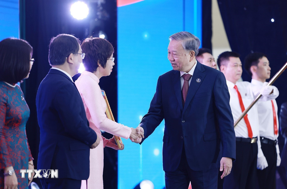 Tổng Bí thư Tô Lâm với Lãnh đạo Thông tấn xã Việt Nam. (Ảnh: TTXVN)