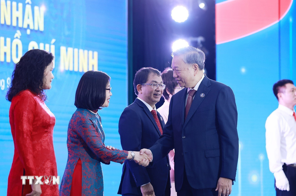 Tổng Bí thư Tô Lâm với Lãnh đạo Thông tấn xã Việt Nam. (Ảnh: TTXVN)