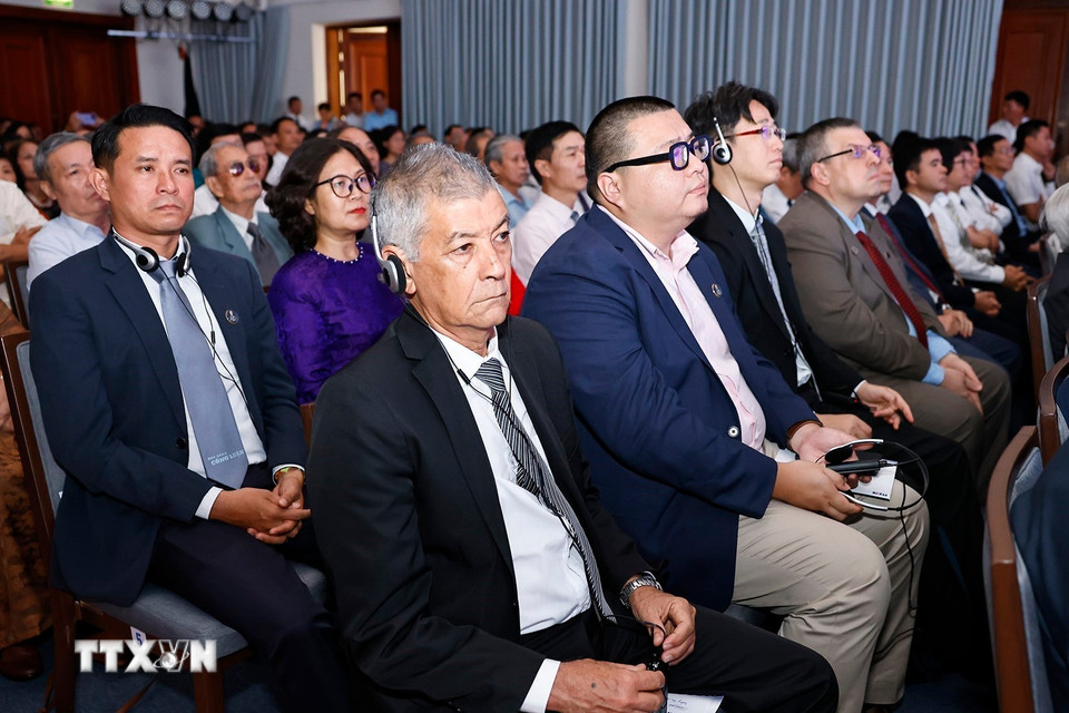Các đại biểu trong nước và quốc tế dự lễ kỷ niệm. (Ảnh: Doãn Tấn/TTXVN)