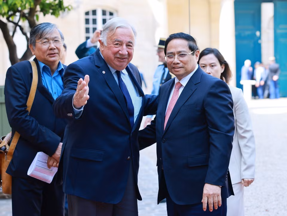 Thủ tướng Phạm Minh Chính hội kiến Chủ tịch Thượng viện Pháp Gerard Larcher. (Ảnh: Dương Giang/TTXVN)