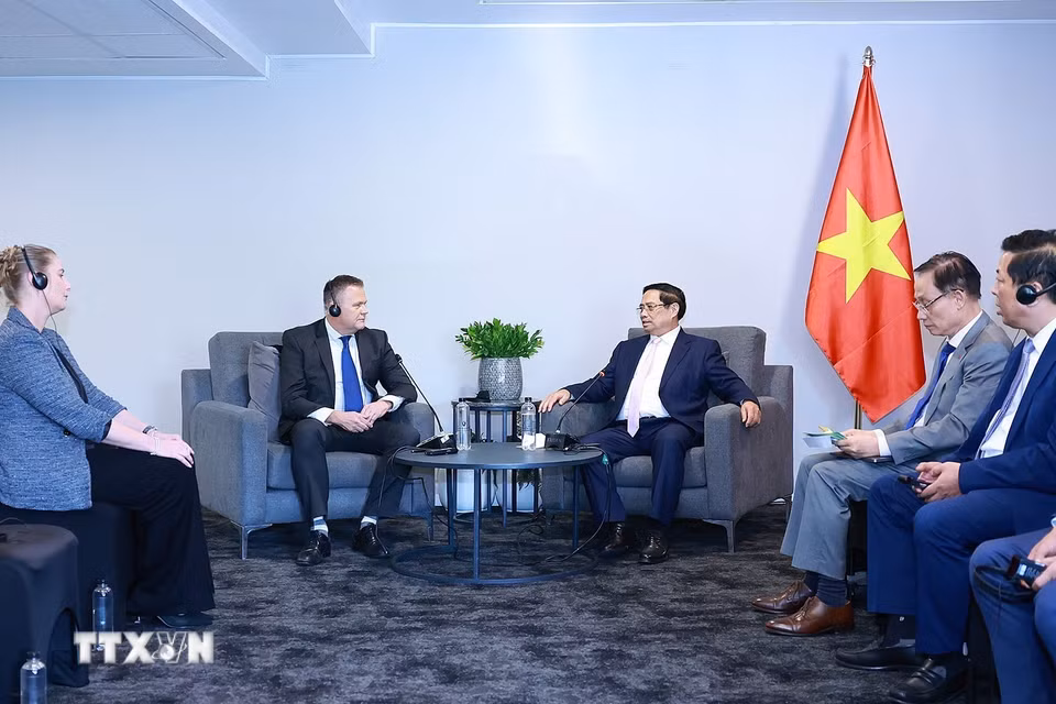 Thủ tướng Phạm Minh Chính tiếp ông De Villiers Engelbrecht, Giám đốc tài chính hãng hàng không Airlink, Nam Phi. (Ảnh: Dương Giang/TTXVN)