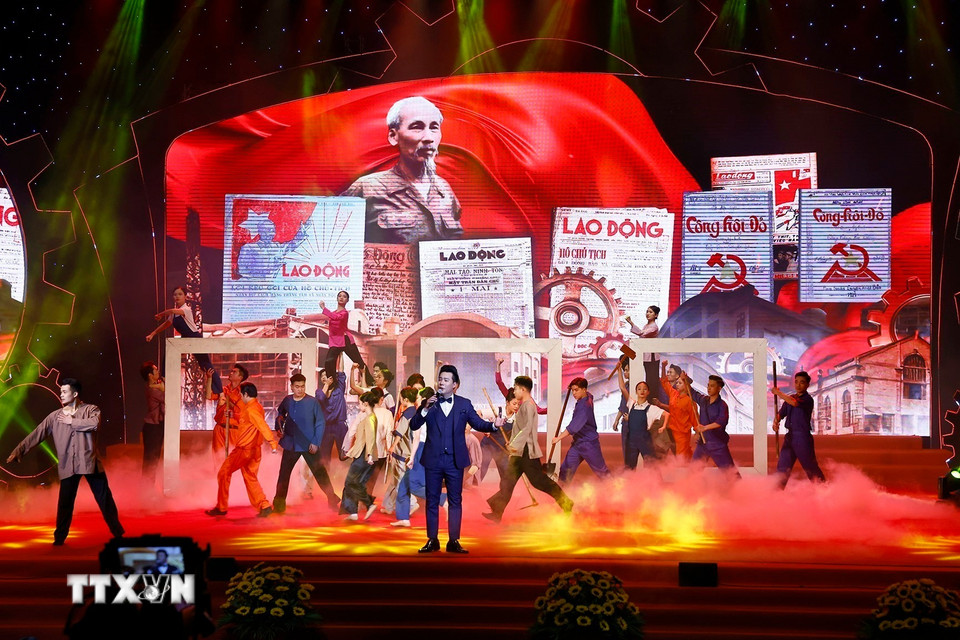 Tiết mục văn nghệ tại Chương trình. (Ảnh: Doãn Tấn/TTXVN)