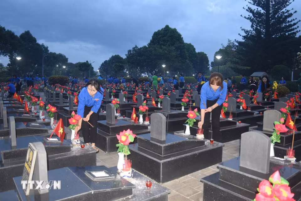 Nghĩa trang Liệt sỹ tỉnh Đắk Lắk là nơi an nghỉ của gần 2.400 anh hùng liệt sỹ đã hiến dâng tuổi thanh xuân cho đất nước. (Ảnh: Nguyên Dung/TTXVN)