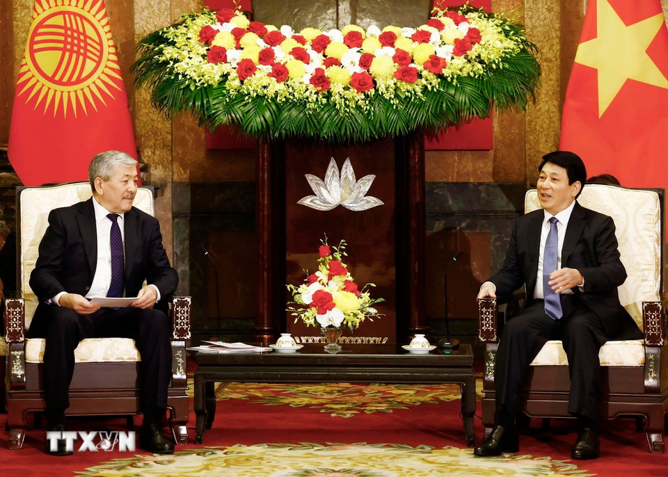 Chủ tịch nước Lương Cường tiếp Thủ tướng Cộng hòa Kyrgyzstan Adylbek Kasymaliev. (Ảnh: Lâm Khánh/TTXVN)