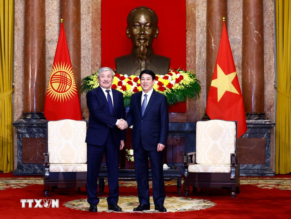 Chủ tịch nước Lương Cường tiếp Thủ tướng Cộng hòa Kyrgyzstan Adylbek Kasymaliev. (Ảnh: Lâm Khánh/TTXVN)