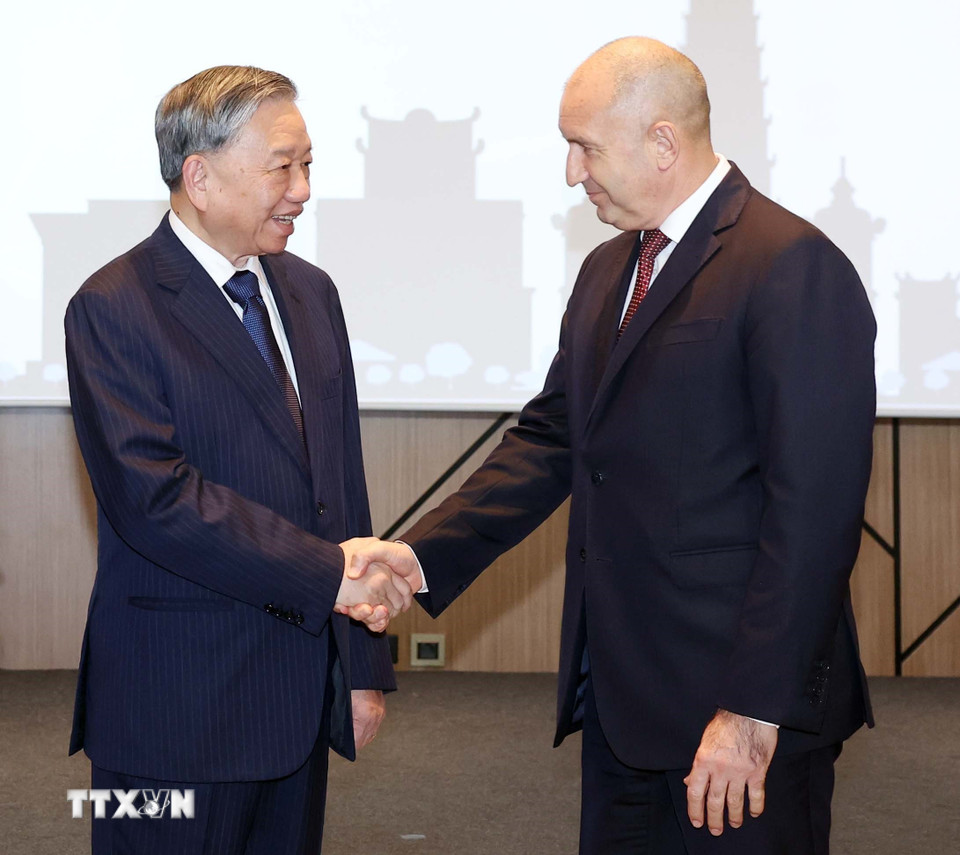 Tổng thống Rumen Radev đón Tổng Bí thư Tô Lâm đến dự Diễn đàn Doanh nghiệp Việt Nam- Bulgaria. (Ảnh: Thống Nhất/TTXVN)