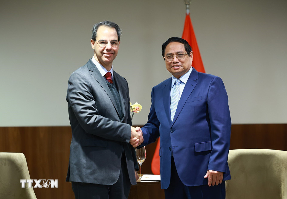 Thủ tướng Phạm Minh Chính tiếp ông José Serrador Neto, Phó Chủ tịch toàn cầu, Quan hệ đối ngoại Tập đoàn Embraer - tập đoàn đa ngành, hoạt động chủ yếu trong lĩnh vực hàng không và công nghiệp vũ trụ. (Ảnh: Dương Giang/TTXVN)